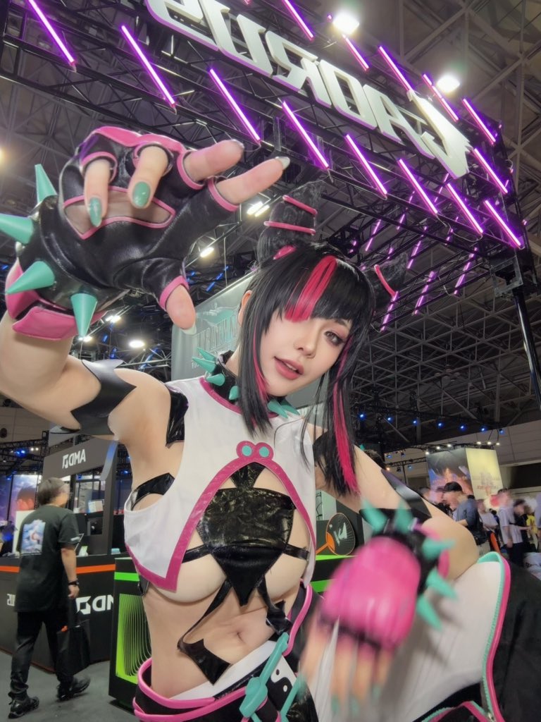 cyama28's tweet photo. お疲れ様でした〜

明日もAORUSさん（@AORUS_JP ）のブースでジュリのコスプレで居ます！
よろしくお願いします🕷️

#TGS2026 #AORUS_JP https://t.co/vqRoW1UFf2