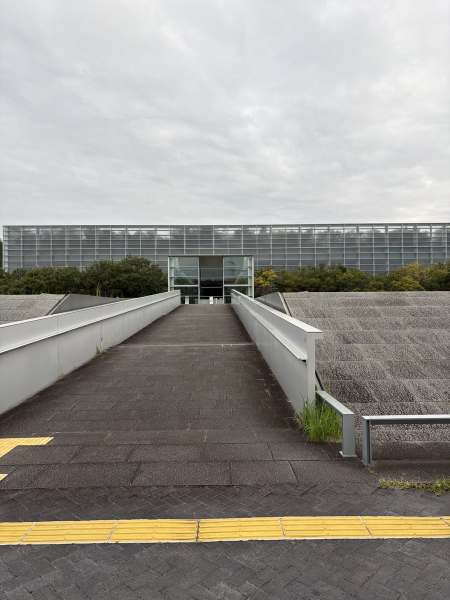 tencharibase's tweet photo. 国立国会図書館 関西館（見るだけ） https://t.co/6JQMw2PnBn