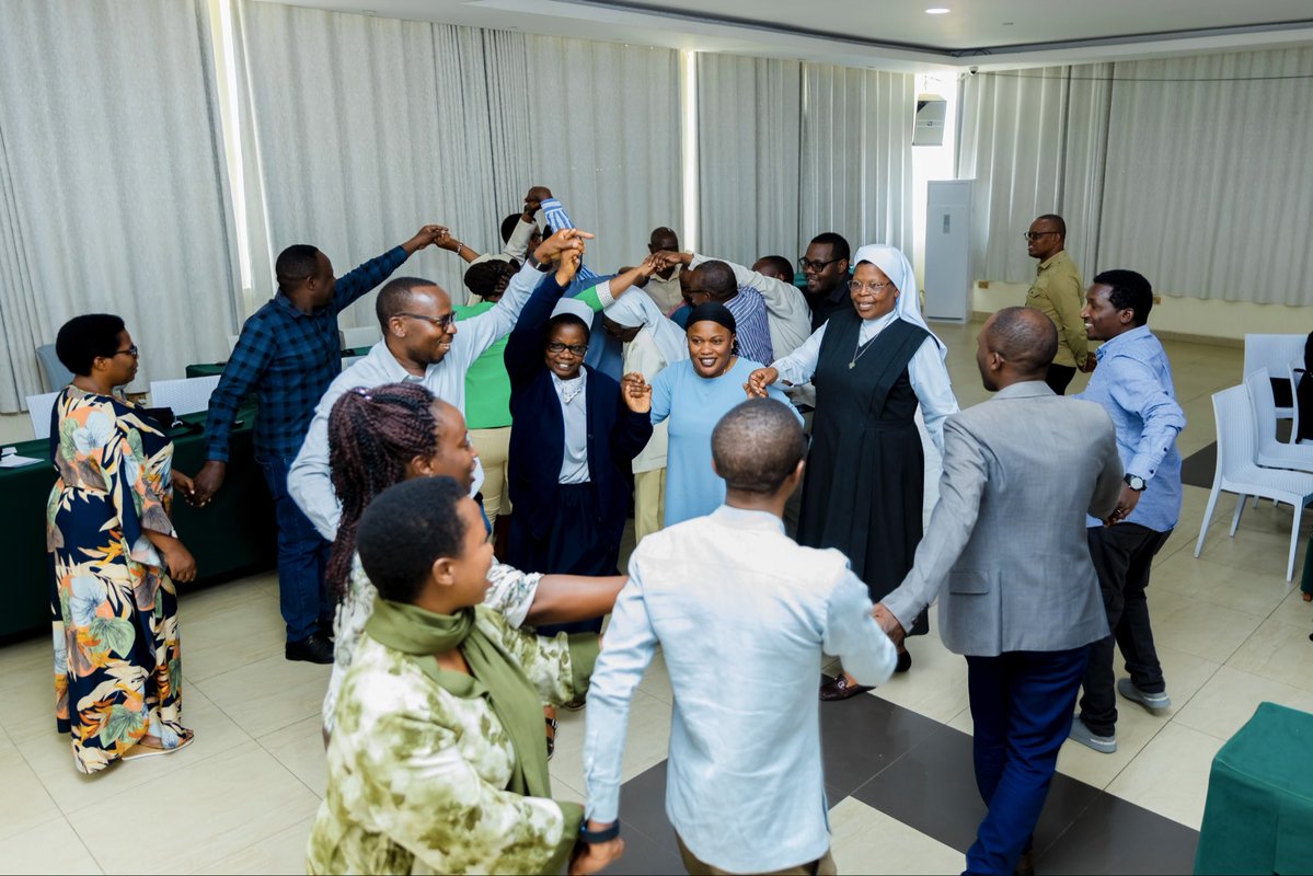 Bufmar_rw's tweet photo. The Director General reminded participants the vital role of well managed pharmacy stores in ensuring the availability ,safety and proper management of medicines and health commodities. https://t.co/UHprACg5uh