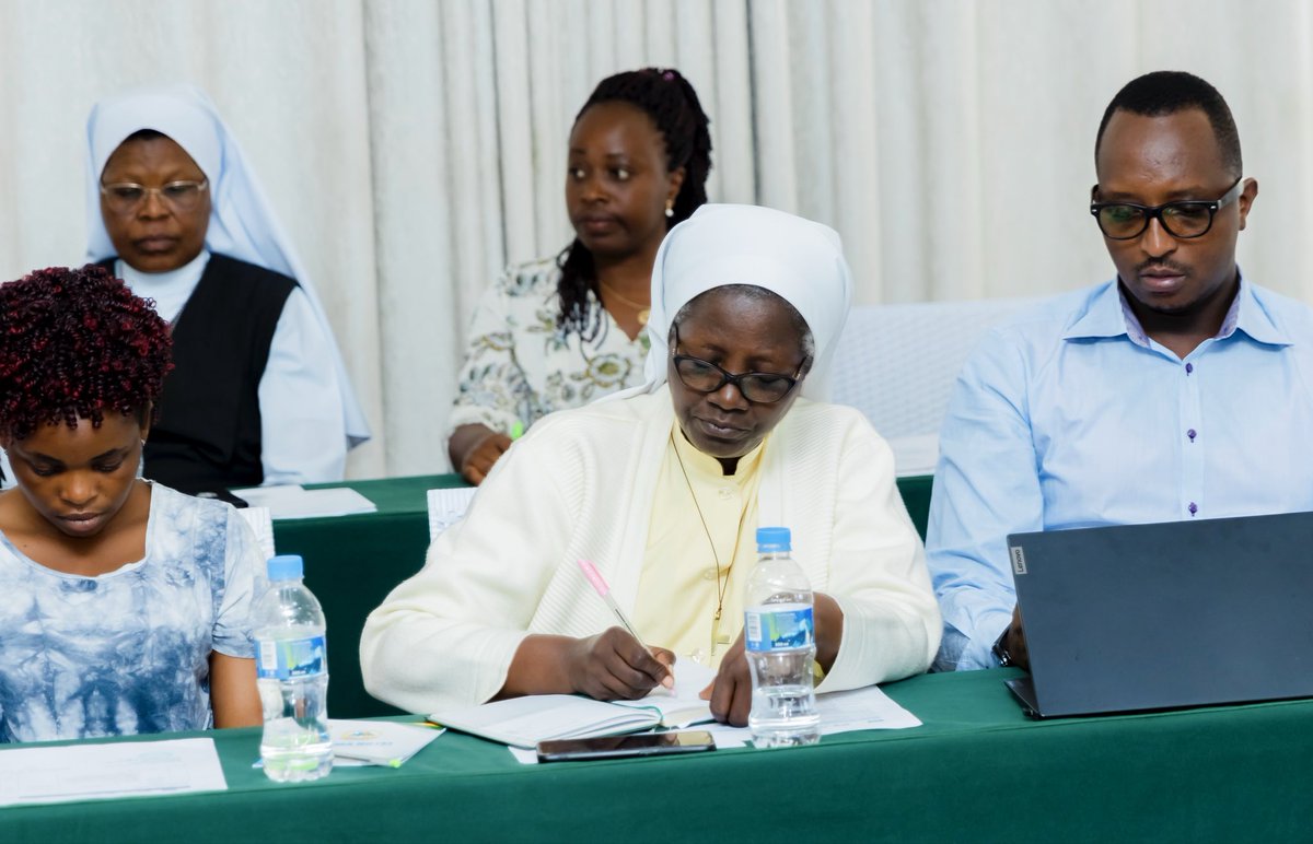 Bufmar_rw's tweet photo. The Director General reminded participants the vital role of well managed pharmacy stores in ensuring the availability ,safety and proper management of medicines and health commodities. https://t.co/UHprACg5uh