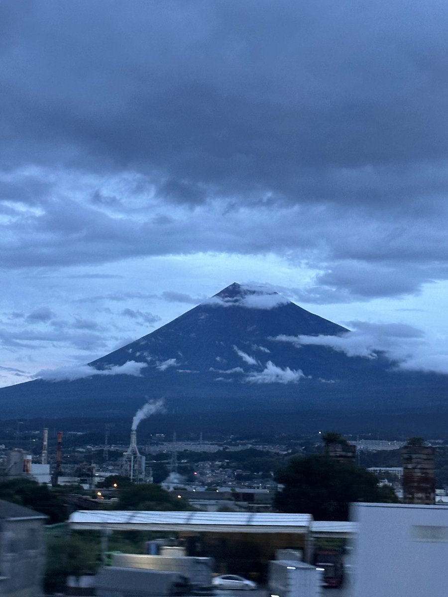 TubeAyu's tweet photo. #富士山

なかなか綺麗な姿を見せてくれない…
それでも、富士山がそこにあると思うだけで なんだか力が湧いてくる💪 https://t.co/HgaxkcpSzj
