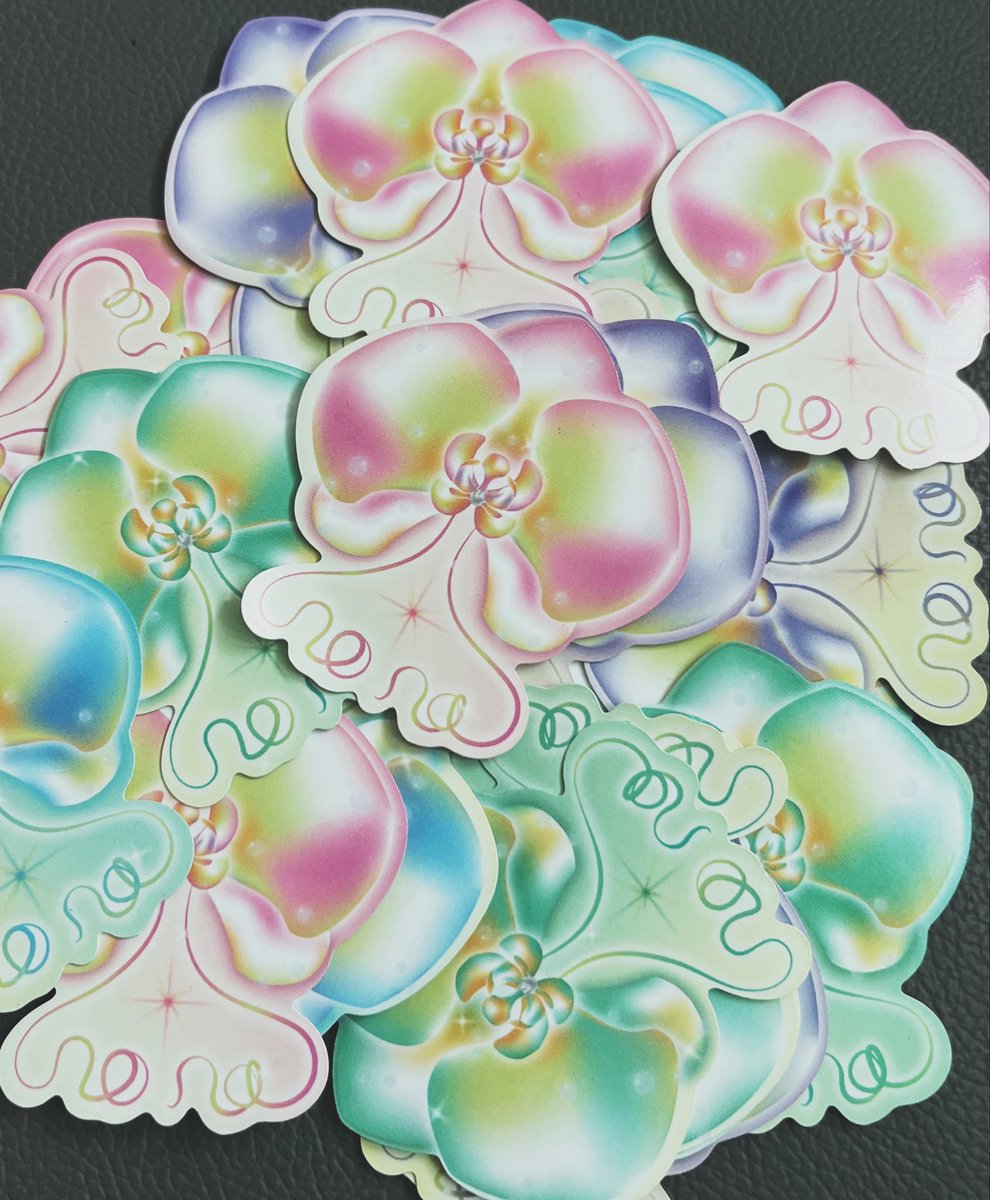 ilolonggg's tweet photo. no na island girl pop-up experience freebies by @ilolonggg 

Let’s trade bagi yg punya freebies atau bagi yg gaada freebies juga gapapa! Just say hi or drop a comment below ✨

Pokoknya I’ll be giving these for free :3 but only on day-2 (Sun, 20 Sept) https://t.co/e7eDNcVA7k