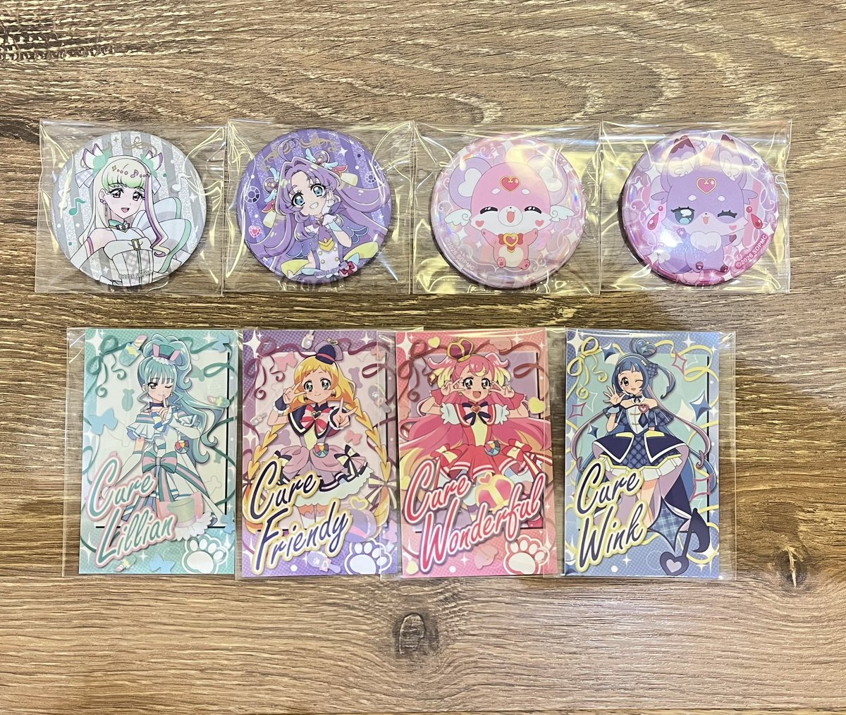 misa_110136's tweet photo. @o 【交換・譲渡】映画　名探偵プリキュア　タワレコ　カフェ　特典　ビジュアルカード　コースター　缶バッジ　トレーディングフォト風カード

譲）画像参照
🌟リリアンはホロ

求）各種　アルカナ、アルカナ・シャドウ
※譲渡は妖精、ウインクのみ

本日or10/7にタワレコカフェ大阪または大阪手渡し https://t.co/siiVSiAr67