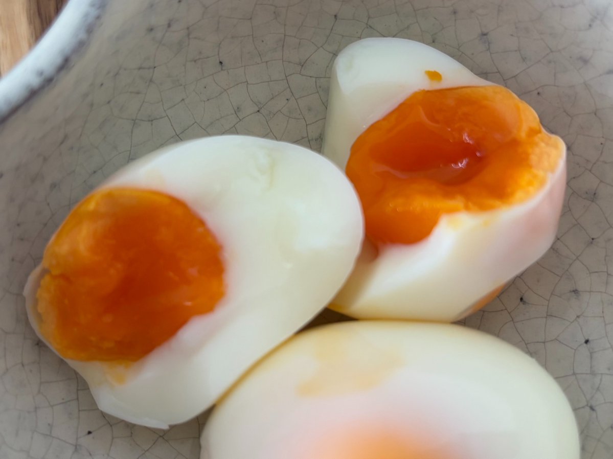 mew____2's tweet photo. wasn’t gna eat the yolk but omg they were perf so I had tooo 😩 https://t.co/G46ZHadWBr