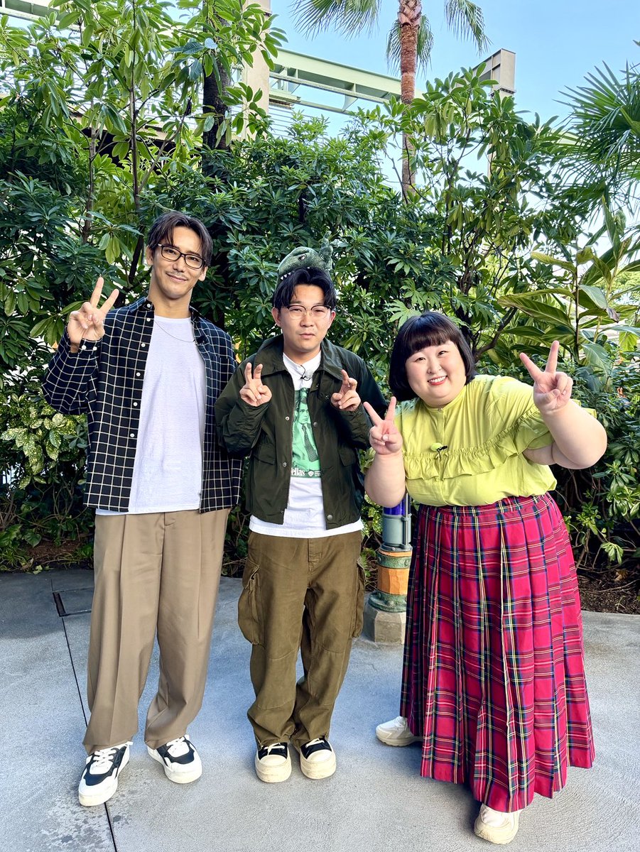 sundaybreak_cx's tweet photo. 🌈あす放送予定

✨オズワルド伊藤はじめてのUSJ・前編✨

スペシャルキャスター #オズワルド #伊藤俊介 が
USJを愛してやまない
EXILE/#三代目JSOULBROTHERS #小林直己
3時のヒロイン #かなで と共に
人生初のユニバーサル・スタジオ・ジャパンを遊び尽くす⚡️⚡️

今年25周年を迎えたUSJのスペシャルなコンテンツがめじろ押し🥳
さらに今月始まったばかりのハロウィーン・ホラー・ナイトにも大興奮👻

知ればもっと楽しめる💖
“USJ通”だからこそ知る「とっておき情報」もお届け👀

#sundayブレイク. #サンデーブレイク. #EXILE #三代目JSOULBROTHERS #3時のヒロイン