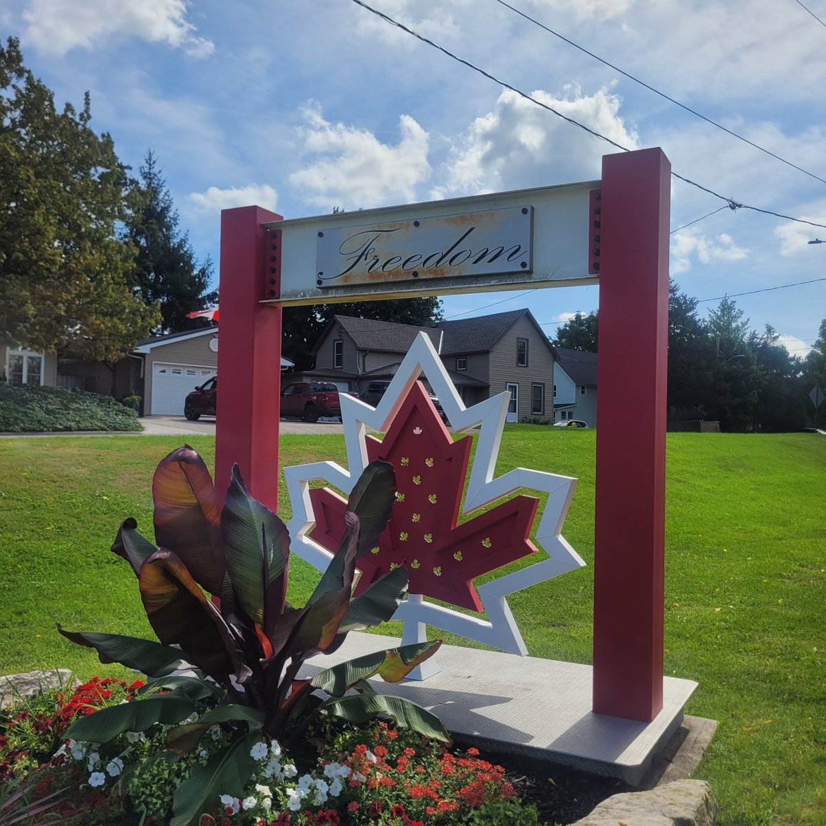 FedUpEh's tweet photo. Let's make Canada like this agian, this is on the Veterans Memorial Walkway in Tillsonburg, Ontario https://t.co/LIr01JBqNq