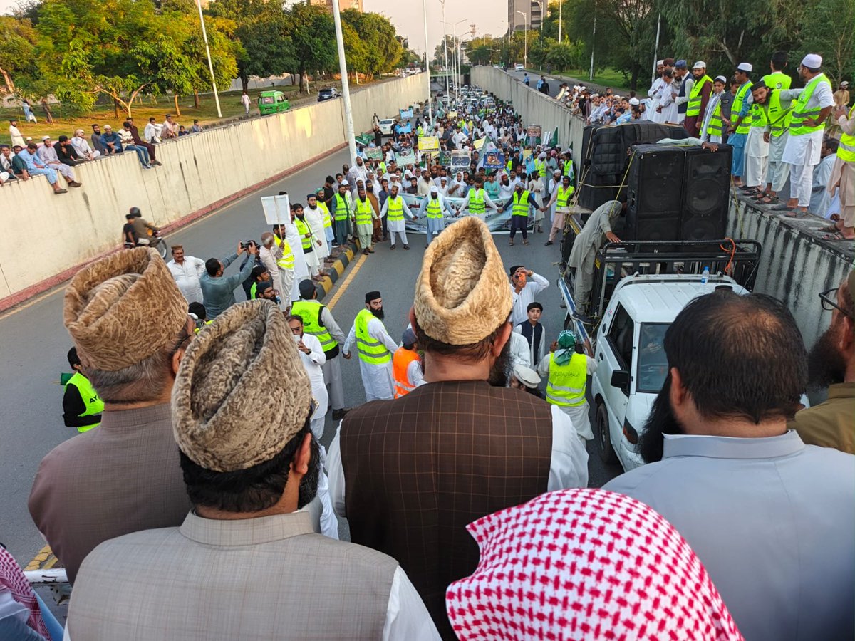 wasiqraana's tweet photo. اسلام آباد میں دفاعِ حرمین شریفین ریلی، شرکاء کا حرمین شریفین کے دفاع، حرمت و تقدس اور سلامتی کے تحفظ کے عزم کا اظہار
#IRONMANCDF
#CDFFORSTABILITY
#MAKKAH
#MASJIDALHARAM
#SAUDIARABIA
#ICONOFHONOURCDF
#وقار_امہ_عاصم_منیر
#امن_کا_پیکر_عاصم_منیر
#باوقار_عاصم_منیر https://t.co/PV09zmMoUB