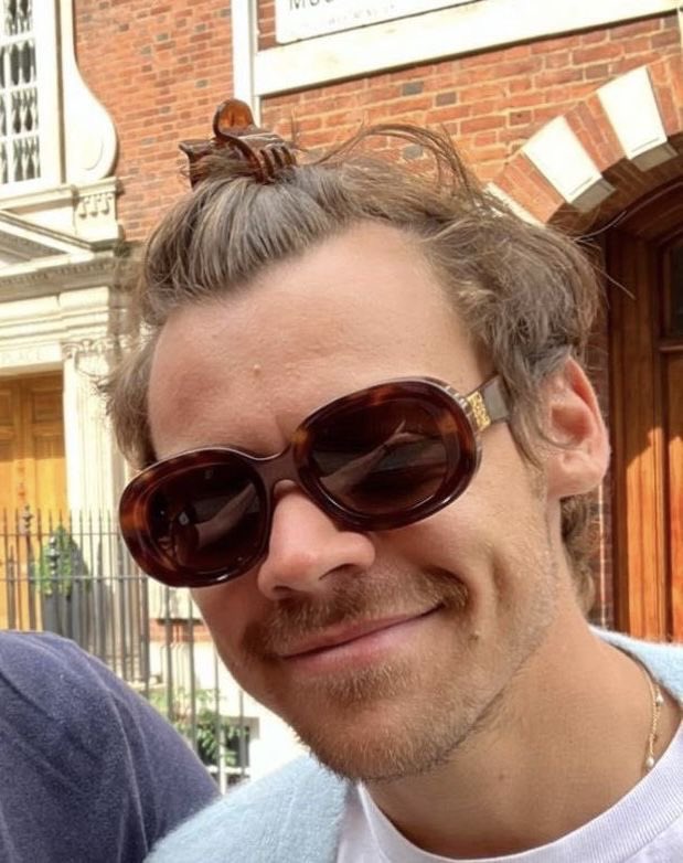 sanitydisco's tweet photo. i miss the hair clip era https://t.co/GpgzBa2qj3