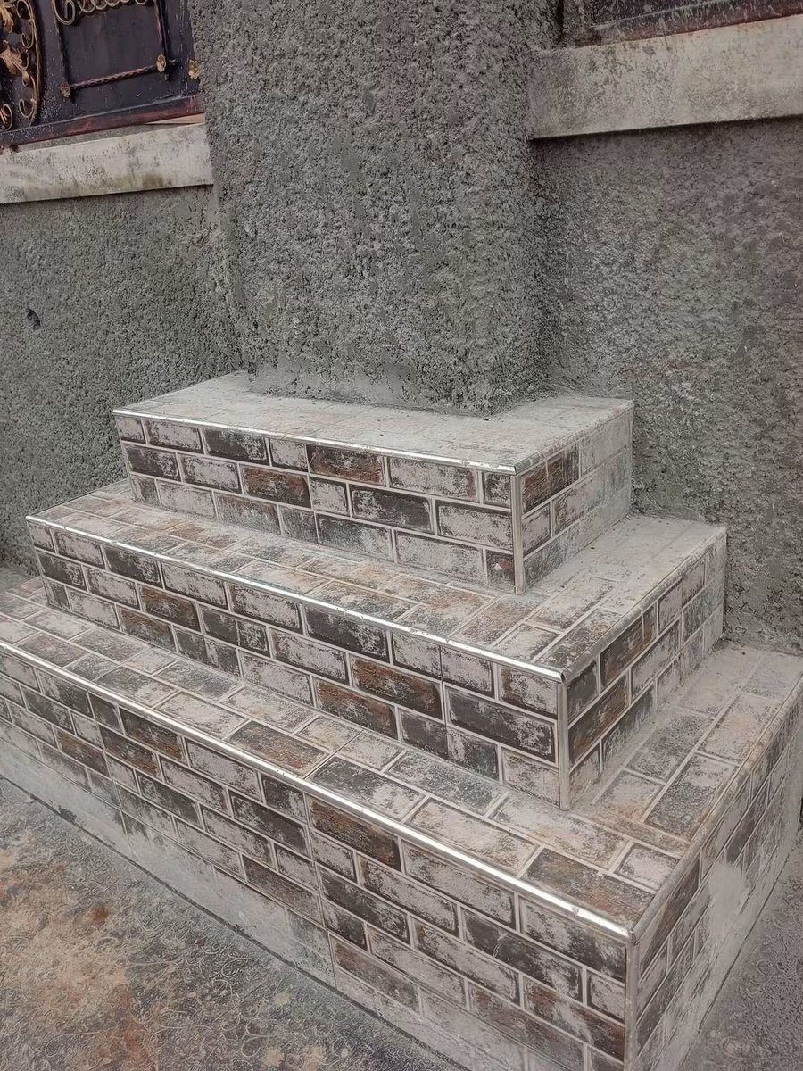 imran_services's tweet photo. Who is to be blamed for the rough work between the tyrolen man and the tiler? #tiler #Tyrolen #roughwork https://t.co/1navLdcGiD