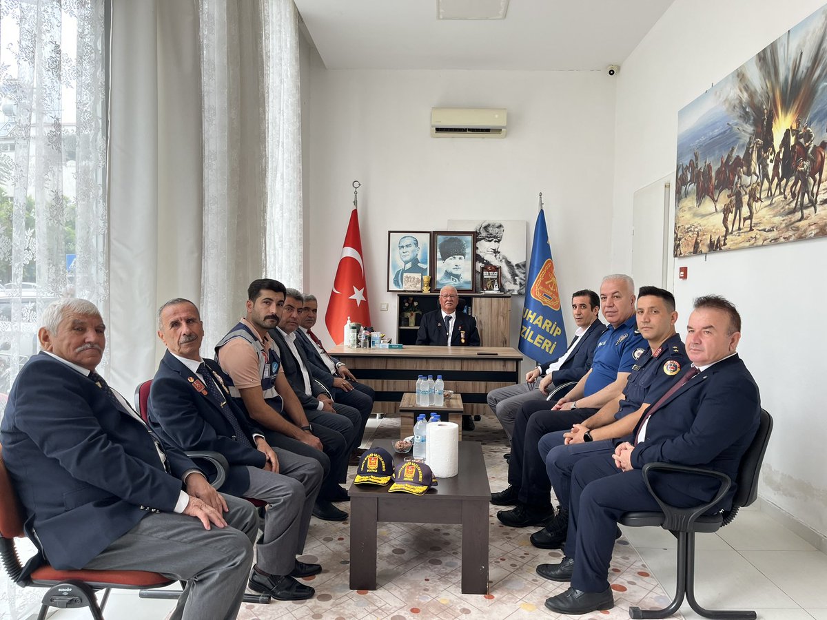 Bozyazikaymklgi's tweet photo. 📌 Kaymakamımız Sayın Dr. Tuncay Topsakaloğlu, Gaziler Günü kapsamında Türkiye Muharip Gaziler Derneği Bozyazı Temsilciliğini ziyaret etti.

🇹🇷 Başta Gazi Mustafa Kemal Atatürk olmak üzere tüm gazilerimizi saygı, minnet ve şükranla anıyoruz.

https://t.co/LqMHgU4m1y https://t.co/i6n3EGfHsb