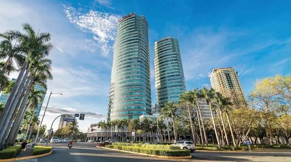 Rangchu_TK's tweet photo. When i visit Philippines,I always stayed in Pasay or Makati. 
That places were crowded and had to be careful. This is first time in Alabang. So clean,peaceful,and safe. Feels like Cebu! (I’ve never been in Cebu though 😂) https://t.co/Ak9ZZWuE1D
