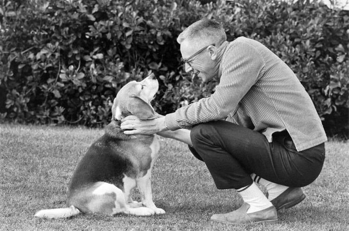 Rainmaker1973's tweet photo. Charles Schultz and the original Snoopy, 1950s https://t.co/x2ZEUY7hAk