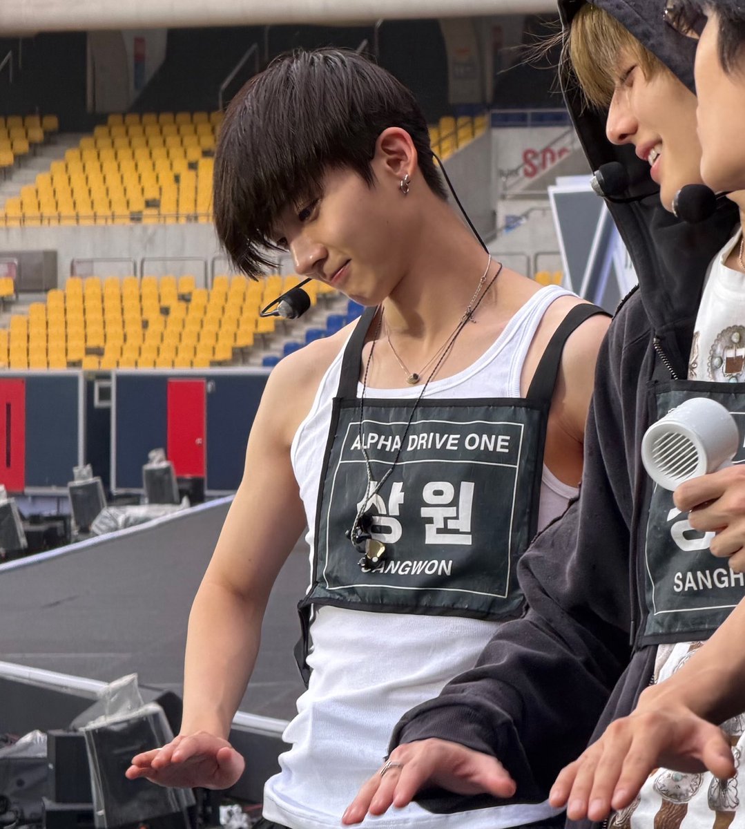 debutable's tweet photo. 너무애기시벌 https://t.co/ecJOe1U719