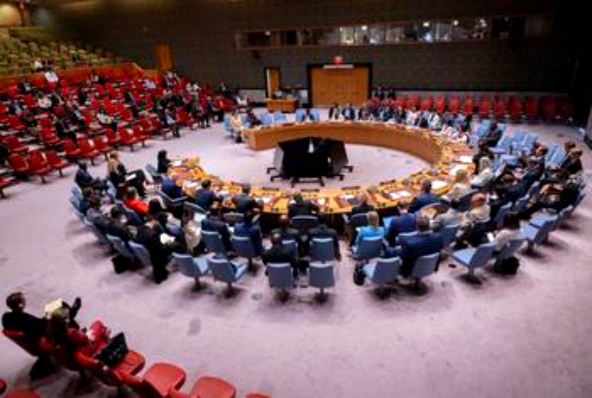 ColdBrief's tweet photo. The message from the UN Security Council is clear:

The Houthis’ ongoing attacks on Saudi Arabia are condemned in the strongest terms.

The Council has expressed solidarity with 🇸🇦 Saudi Arabia and affirmed its inherent right to self-defence under international law.

The Houthis wanted to intimidate the Kingdom.

Instead, they are facing international condemnation.

You cannot attack a sovereign state, target civilians and energy infrastructure, and expect the world to look away! 

#SaudiArabia #Yemen #Houthis