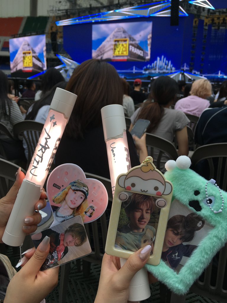 eombulkuk's tweet photo. 하..엉현이 만나고 오께요 누님들😍 https://t.co/8MHN252fM2