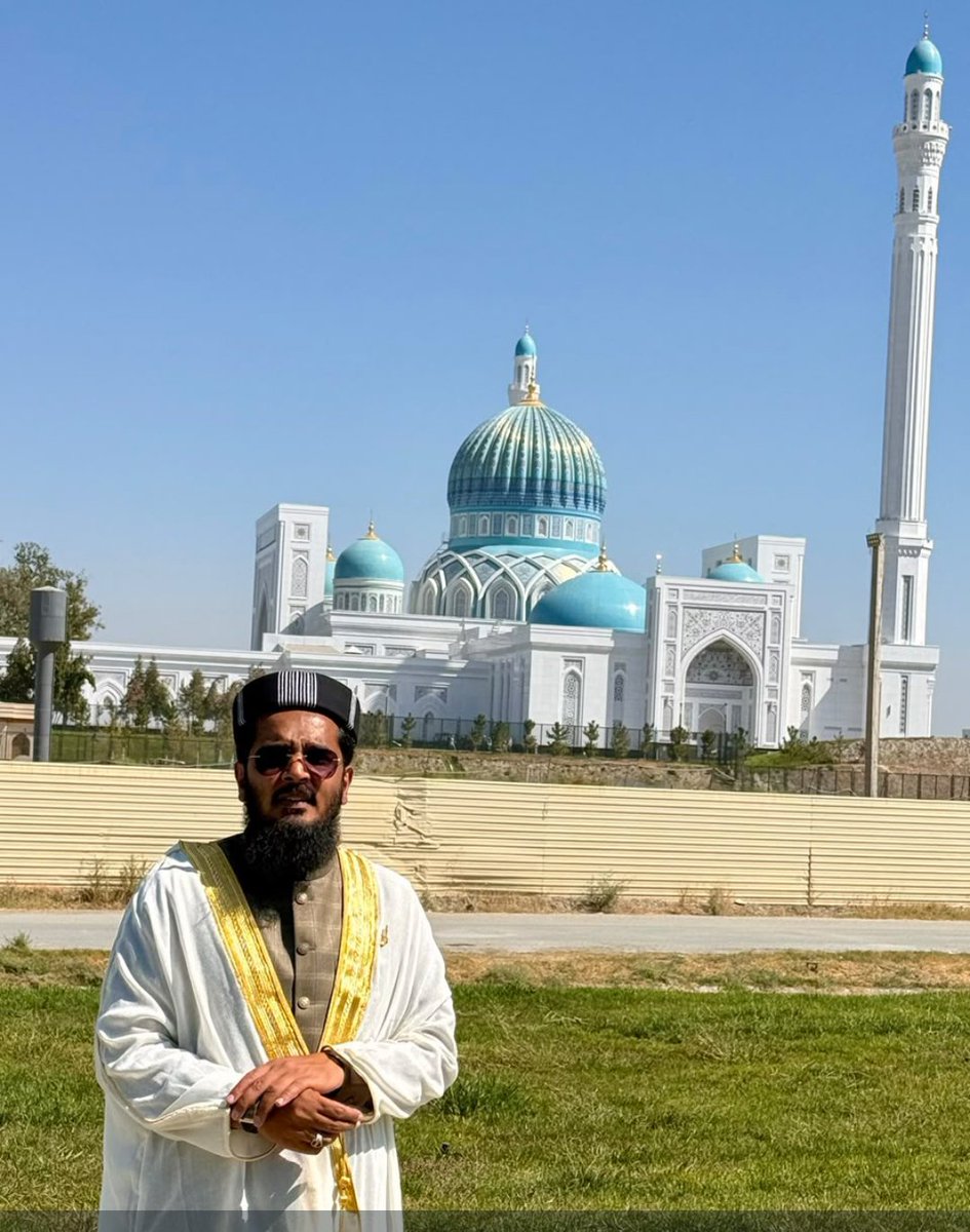 moavia_official's tweet photo. الحمدللہ

عظیم محدث، حضرت امام محمد بن اسماعیل بخاریؒ کے مزارِ مبارک پر حاضری کی سعادت حاصل ہوئی۔

یہ لمحہ دل کے لیے نہایت روحانی، پُرسکون اور یادگار تھا۔

اللہ تعالیٰ ہمیں امام بخاریؒ کی علمی خدمات اور سنتِ رسول ﷺ سے محبت و وابستگی نصیب فرمائے۔ آمین۔ https://t.co/N9VmIOSkfS