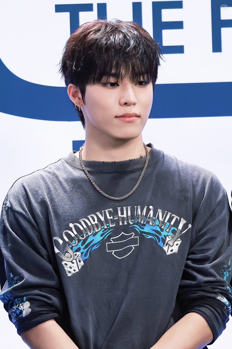 lyyz_DY's tweet photo. 260918 TMA RED CARPET
😦

#TREASURE #트레저 #PARKJEONGWOO #박정우 https://t.co/VJAPjX4ga6
