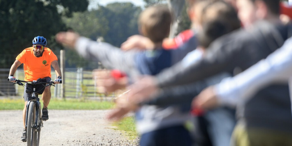 NewForestNPA's tweet photo. Pass the PEDALL is just a week away!!!

Join riders of all ages and abilities at the flagship community event celebrating inclusive cycling in the New Forest and help PEDALL - New Forest Inclusive Cycling reach its 10,000km for £10,000 fundraising target.

📍 New Park Showground, Brockenhurst
🗓️ Saturday 26 September
⏰ Time 7am-7pm

Expect: 

🚴 A fun-filled day riding around a one kilometre track
👪 A family relay challenge with Chase the Sun
🎉 An exciting atmosphere with supporters cheering you on
🚲 A fleet of specialised cycles to try, or bring your own bike to get involved
🥪 A range of local food and drink options to keep you energised
👋 Local groups and cycling businesses 
🛞 Bike safety checks with the PEDALL team and security marking with New Forest Police

🔗 Follow the link below to find out more:

https://t.co/GLnxVXawAY