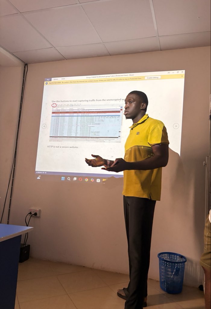 xylashacks's tweet photo. Me explaining the use of wireshark to capture traffic in a network https://t.co/jRIJtI1OPS