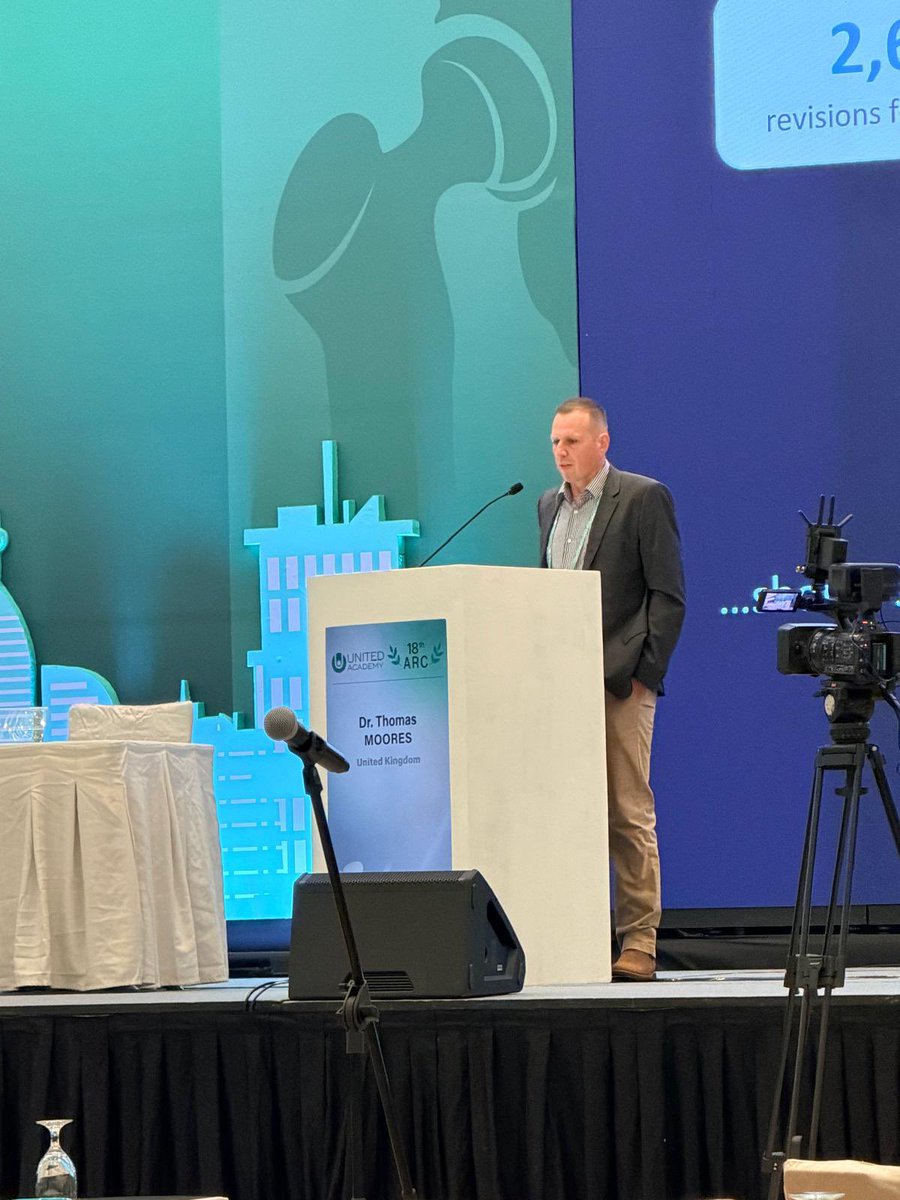 uocuk2's tweet photo. The final day of the 18th Annual Reconstruction Conference 2026 kicked off by Consultant Orthopaedic Surgeon, Dr. Thomas Moores with a presentation on ‘Rotational Hinge Knee in Primary Knee Arthroplasty’. #ARC2026 #EachStepWeCare #MedEd #KneeArthroplasty #Malaysia https://t.co/jC2kUQRbH0