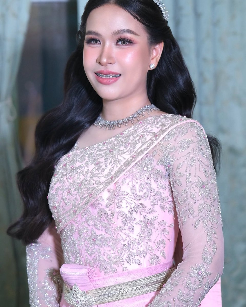 johncampbellfri's tweet photo. Yuthi Mongkol Wedding Planner

Makeup: Nhem Vitou 
Hairstyle: Ah Toch Bee 
Dress: Lim Heng https://t.co/A6oTNQRJ8y