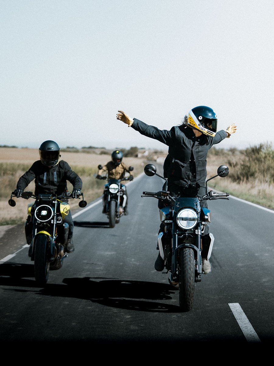 HQV_MotoUK's tweet photo. The best way to start the weekend? Good friends, open roads and our street bikes. https://t.co/gtapfEwu6w
#Husqvarna #GoRide #RideHusqvarna #Svartpilen801 #Vitpilen801 https://t.co/XISRCfEIWj