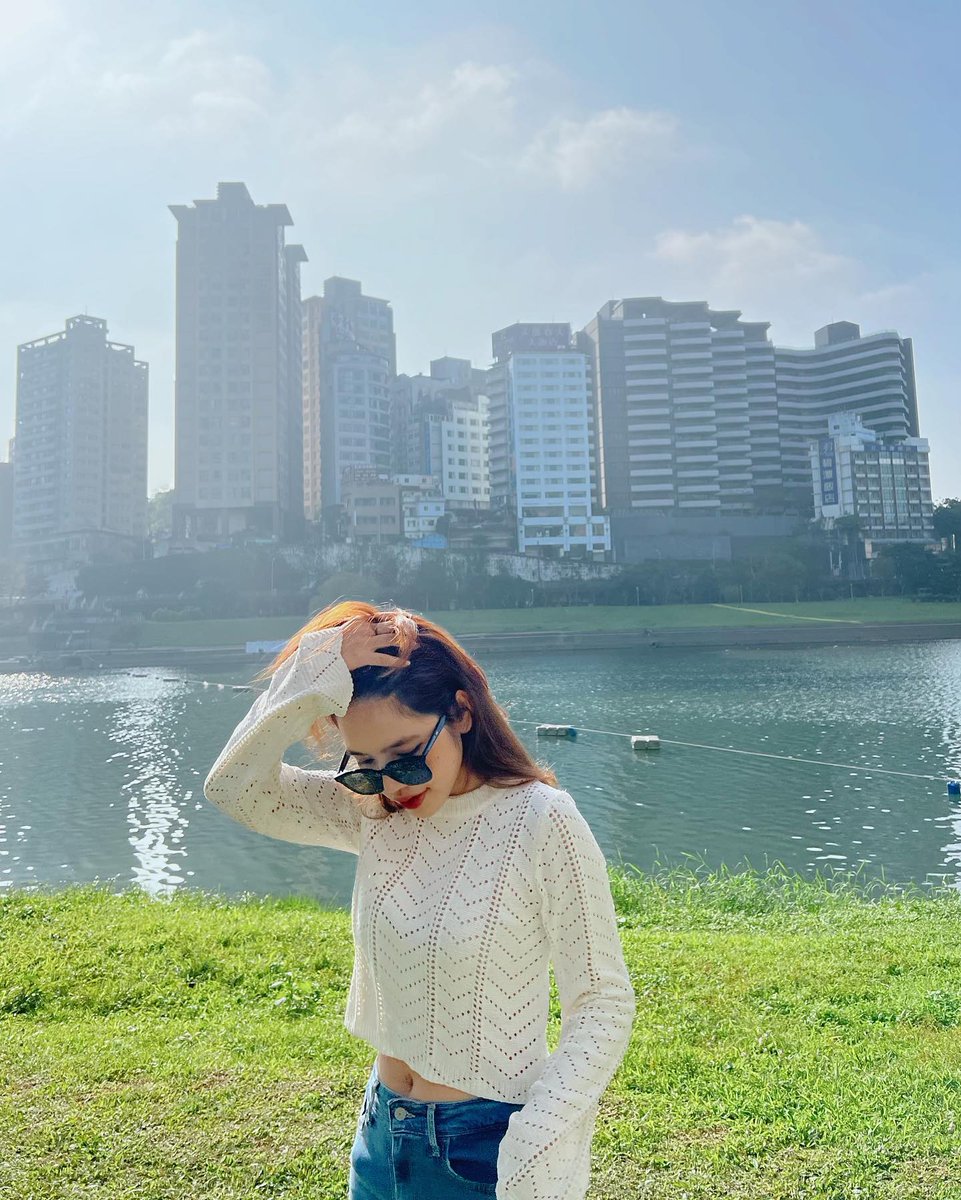 caamilafraga's tweet photo. Top of the morning! 🚀 You should know that the world is a better place with you in it—go shine today! 🌈
OkaVNH https://t.co/qmF3JIPpHm
