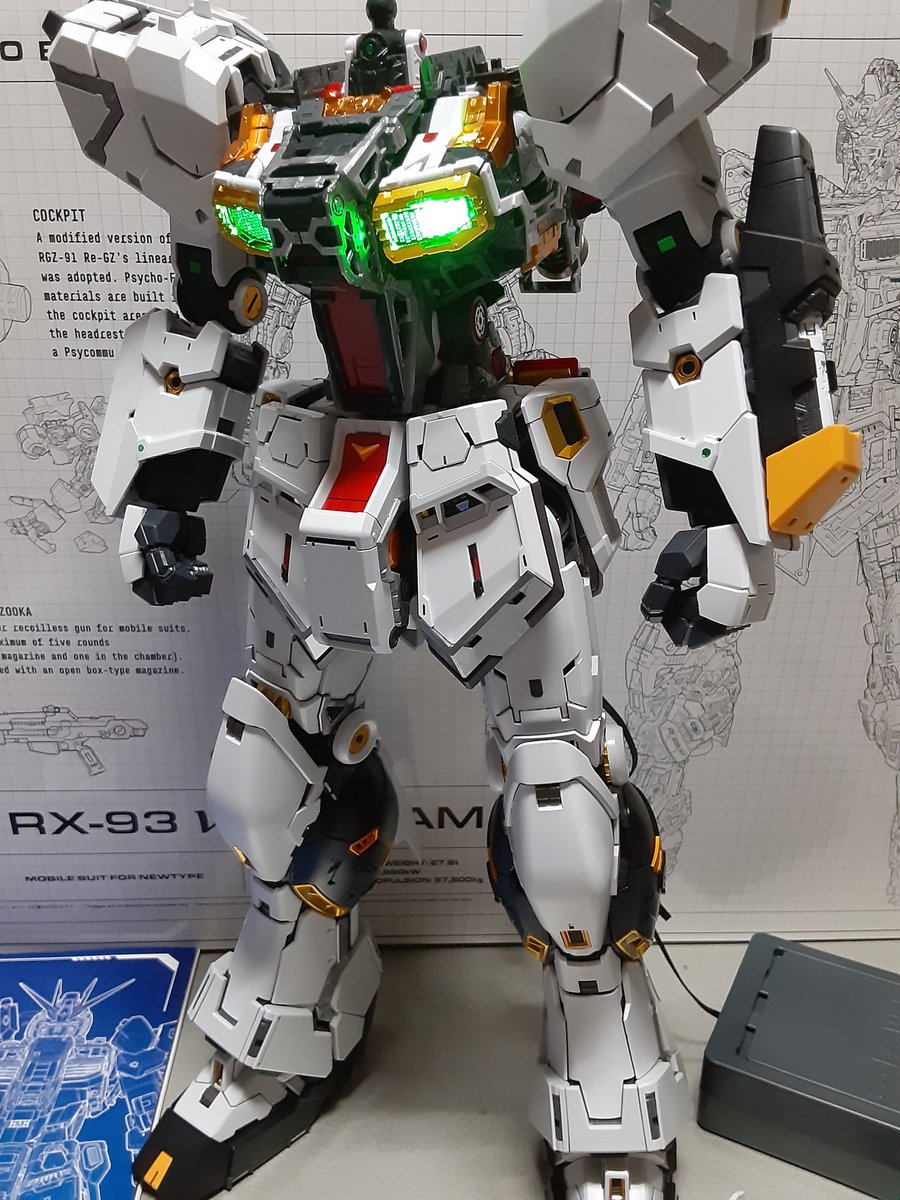 sei15003498's tweet photo. 後は頭部と胸、バックパックのアーマーだけどランナーが、まだまだ残ってる💧 https://t.co/VJCKasyCXR