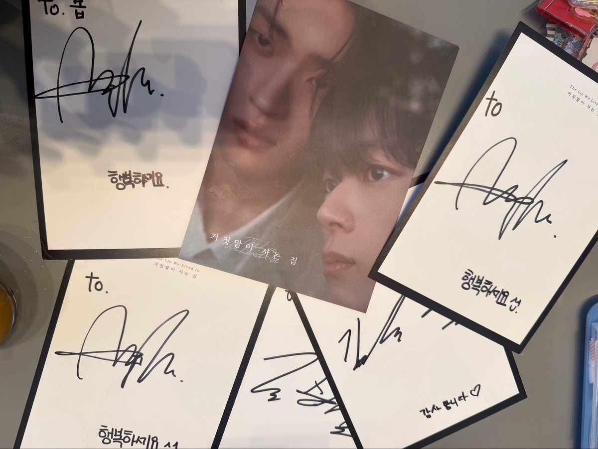 bemyluv___'s tweet photo. 마치고 퇴장길에 휀걸들끼리 서로 고생했다…하다가 같이 카페가서 영통까지 해내시는거 구경했어염 😍 어라라 나에게도 거사집 트친이 https://t.co/5EriWwbhLy
