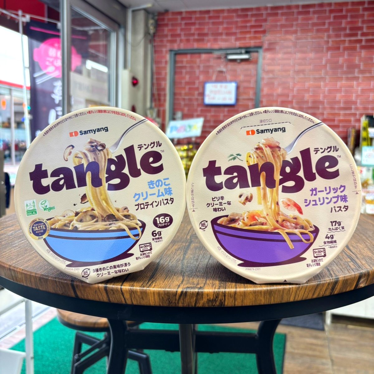 daikokuitabashi's tweet photo. ✰初入荷✰
テングル tangle
❥きのこクリーム味🍄🟫🩵
❥ガーリックシュリンプ味🦐💜
なんと一食あたり16gのタンパク質と食物繊維6gも取れちゃいます!湯切りだけじゃなくレンジでも簡単調理👌
モッチモチパスタで手軽においしくProtein ON♪
#テングル #tangle #プロテインパスタ
#三養ジャパン https://t.co/93M5KtLWD6