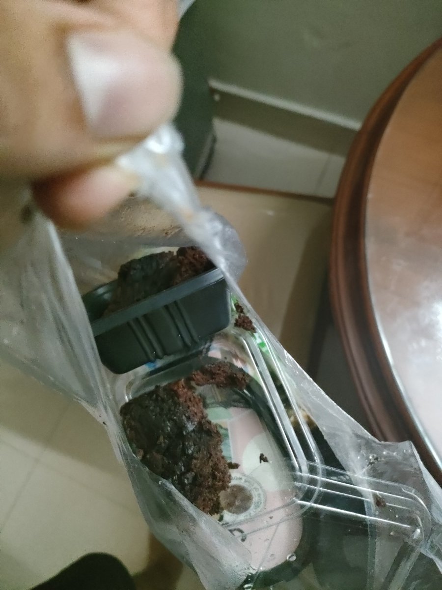 stake_sagafb's tweet photo. @SwiggyCares @Swiggy i ordered 2 brownies and a icecream it's in offer . I ordered it it was too worst icecream it's like spoilt and brownies were burnt. I literally have to throw them . When I complaint about it . They r saying we can give 48 ruppe refund . What should I do https://t.co/caKaAmwtjk