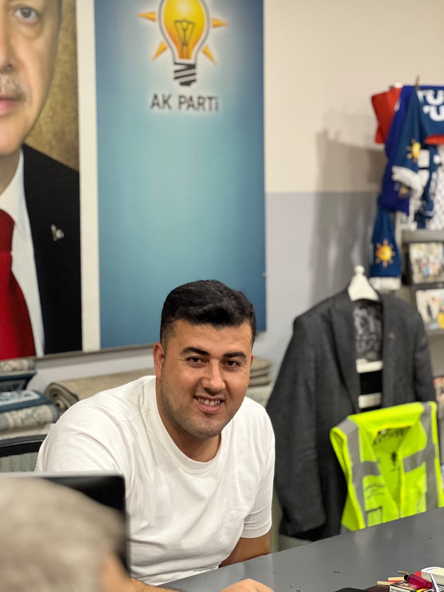 akgncsehitkamil's tweet photo. Gençlik Kolları Başkanımız Sn. Yakup Beşe’nin öncülüğünde;

Emekli Muhtarlar Dernek Başkanımız Sn. Halil Avar’ı teşkilatımızda misafir ettik.

Nazik ziyaretleri ve samimi sohbetleri için kendilerine teşekkür ediyoruz. 

@avyusufibis
@abdulhamitgul 
@fatihseyrekk
@fmfedaioglu 
@FatmaSahin 
@avmustafadurmus 
@ismailguler027
@umutymz 
@avyaseminkaraca 
@bese_yakup