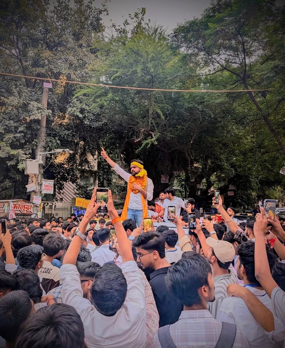 Rjjat0's tweet photo. निःशब्द हूँ… 🙏❤️
दिल से बधाई भाई दीपांशु शोकीन! 🏆🔥
शानदार जीत पर हार्दिक बधाई एवं शुभकामनाएँ।
आपकी जीत पर गर्व है भाई ❤️✊

@DeepanshuS_001 #result 
#DUSUElection #gopalchoudhary #CongratulationsBhai #StudentPower
#DUSUElection https://t.co/Mmvy6kRoh5