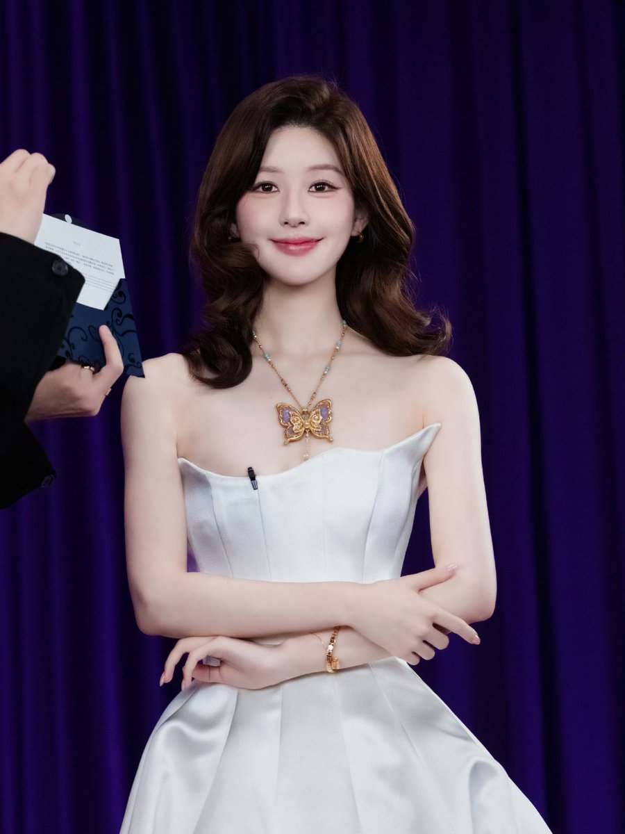 zhaolusi_intl's tweet photo. [📸] 091926 #ZHAOLUSI #赵露思          
Rosy Studio Weibo Update   

“It is an endlessly beautiful little butterfly; when it flaps its wings, it stirs up an everlasting romance. ʚ🦋ɞ”    

🔗 https://t.co/aPVWUfdSYU

#RosyZhao #조로사 #จ้าวลู่ซือ https://t.co/BpbUqo8Vhk