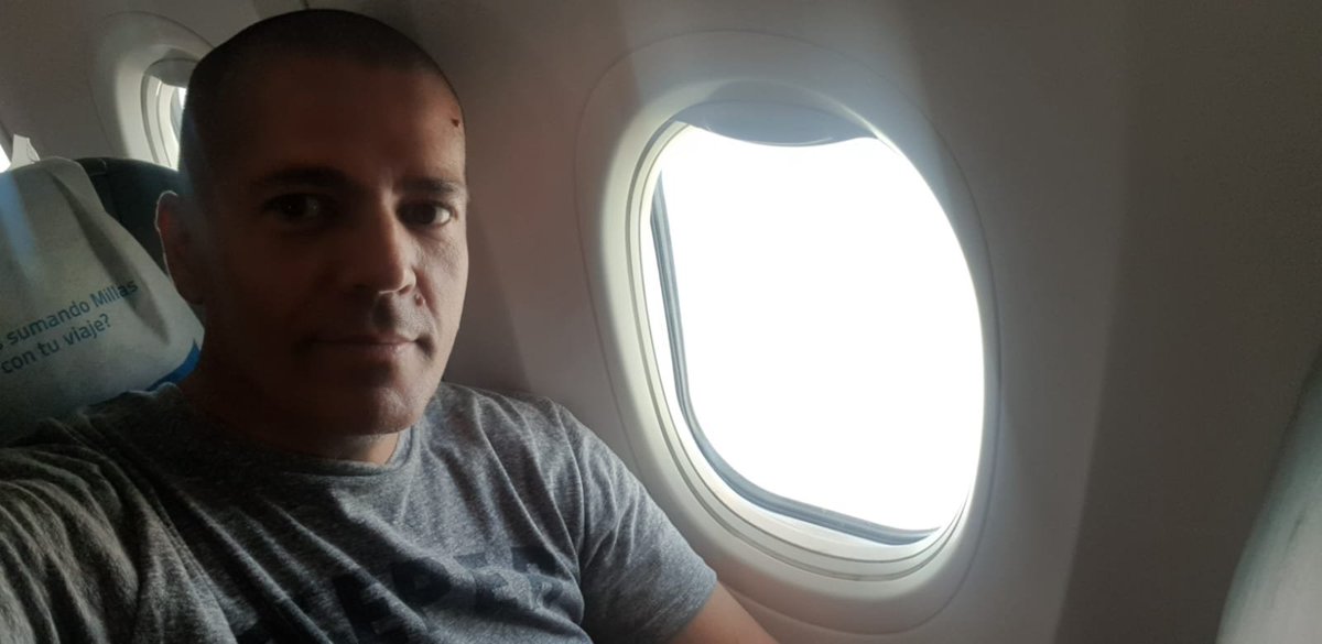 AdrianUrrutia0k's tweet photo. ✈️ 𝗥𝘂𝗺𝗯𝗼 𝗮 𝗕𝘂𝗲𝗻𝗼𝘀 𝗔𝗶𝗿𝗲𝘀 🇦🇷✌🏽

Desde el Frente Peronista de la Ciudad de Neuquén @FrentePeroncho estaremos participando del Plenario Federal del Movimiento Derecho al Futuro @MOVIMIENTODAF, en Avellaneda. La ciudad de mi querido compañero @jorgeferraresi

Vamos a encontrarnos con compañeros y compañeras de todo el país para acompañar a Axel @Kicillofok en este nuevo desafío político.

Seguimos organizándonos, participando y construyendo colectivamente una alternativa para la Argentina de cara a 2027. 𝗛𝗮𝘆 𝗼𝘁𝗿𝗼 𝗰𝗮𝗺𝗶𝗻𝗼. 🇦🇷✌🏽