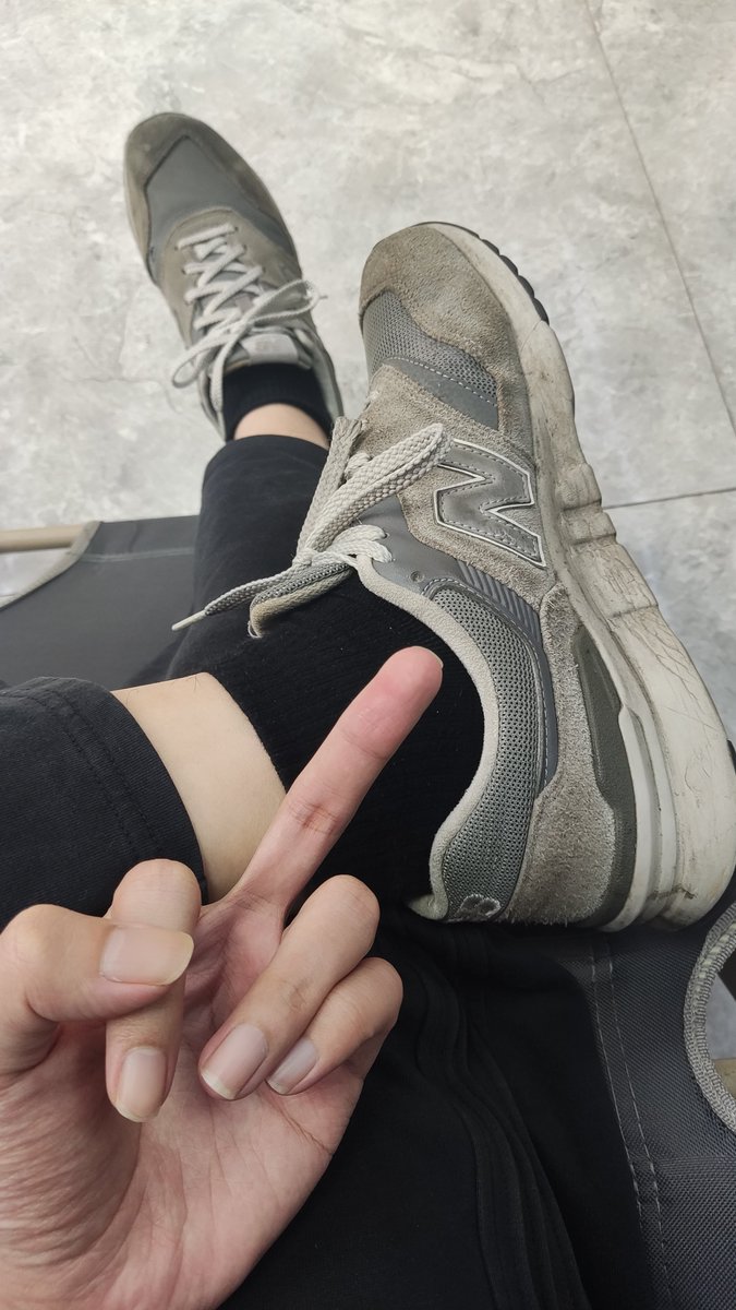 RedSdom08's tweet photo. 通过上贡才能舔到爹的鞋底，你这种傻逼废物就愿意做这种事对吗？
#无脑上贡 #直男s #直男崇拜 https://t.co/eekTlno5pU