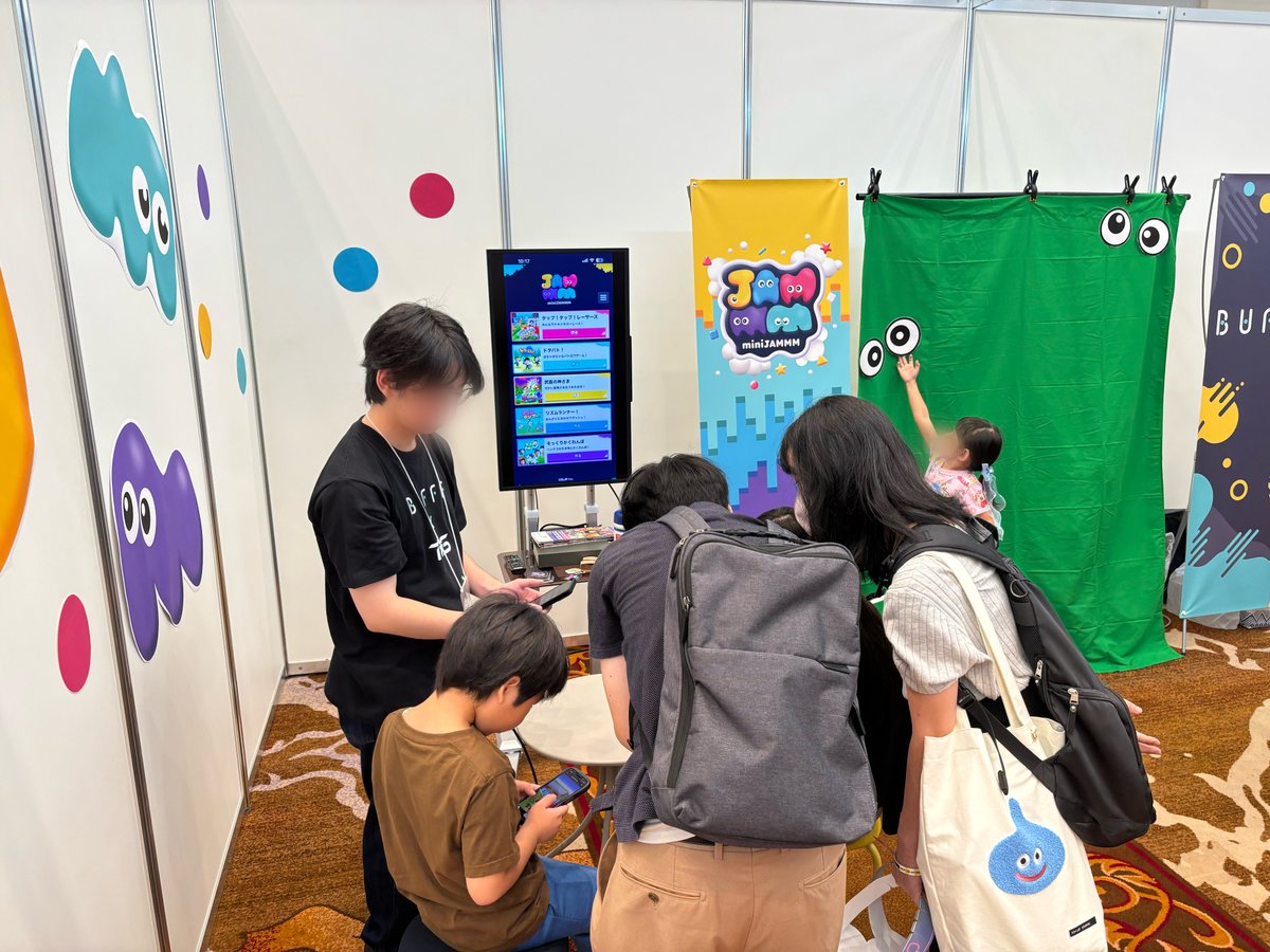 tokyo_game_show's tweet photo. /／
#TGS2026 一般公開日1日目終了！ 会場の様子をお届け🔥
\＼

たくさんのご来場ありがとうございました✨

1〜8ホールの各ブースの賑わいや
9〜11ホールのインディーゲームコーナーに列をなす来場者の皆さま
ファミリーゲームパークのマナビバ！で遊ぶ姿やなど、、、

会場のいたるところが、楽しそうな声と熱気に包まれていました🎮✨
明日9月20日（日）も
お気をつけてお越しください🎮

#東京ゲームショウ30th