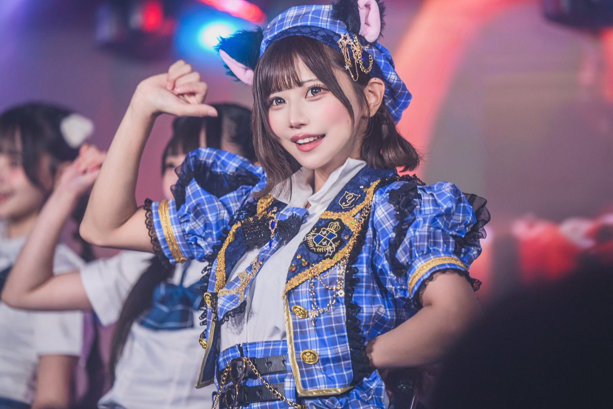 koikagi_yume's tweet photo. 愛瀬ゆめ生誕祭2026~猫の恩返し~本当にありがとうございました。

去年の生誕祭で私は「アイドルに救われて、アイドルになった」と話しました。

あの頃の私は、生きる理由も見つからなくて、ただ毎日を過ごしていて、

そんな私が今、こんなにも大好きな人たちに囲まれて、夢を語れて、未来を信じられていることが本当に幸せです。

正直、今でも自信をなくしたり、不安になったりすることはたくさんあります。

でも、辞めたいと思った時も、逃げたいと思った時も、いつもみんなの顔が浮かびます。

みんながいるから頑張れるし、みんながいるから私はアイドルでいられます。

そして何より、今日という日のために時間を作ってくれたこと。

お仕事や学校、お家のことがある中で会いに来てくれたこと。

私のために応援という形で力を貸してくれたこと。

メセカなどたくさんの準備をしてくれたこと。

遠くから駆けつけてくれたこと。

全部、本当に当たり前じゃないと思っています。

みんなそれぞれの人生があって、大切な時間がある中で、その一部を私のために使ってくれた事、本当にありがとうございます。

だから私は、その気持ちに恥じないアイドルでいたいし、

「愛瀬ゆめを応援していてよかった」

そう思ってもらえるようにこれからも頑張ります。

何者でもなかった私を見つけてくれてありがとう。

私に居場所をくれてありがとう。

そして、何者でもなかった私をアイドルにしてくれてありがとう。

今年の生誕祭のテーマは「ねこの恩返し」でした。

これまでみんなにもらったたくさんの愛を、少しずつでも恩返ししていけるように、

いつかみんなともっと大きな夢を叶えられるように。

これからも愛瀬ゆめらしく、誰よりも努力して、誰よりもみんなと夢を追いかけていきます。

今日見た景色一生忘れません。

出会ってくれてありがとう。

見つけてくれてありがとう。

何者でもない私をアイドルにしてくれてありがとう。

これからもコイカギと愛瀬ゆめをよろしくお願いします💙🐾