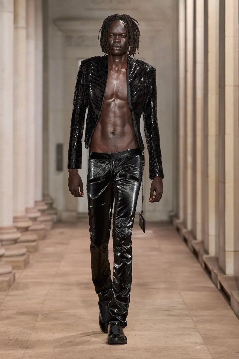 gregor_estevan's tweet photo. MOWALOLA SS27 RUNWAY https://t.co/ROPAQcVl49