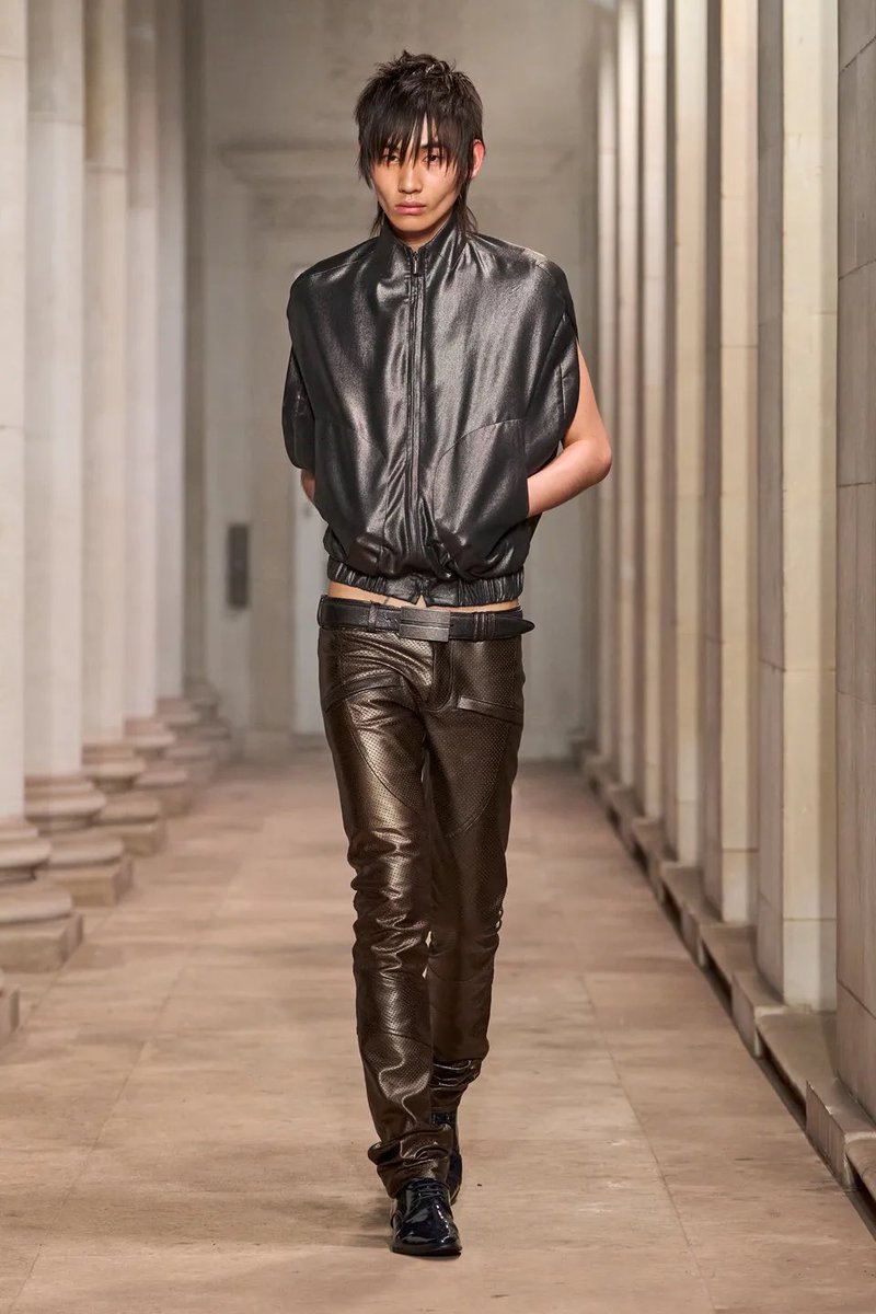 gregor_estevan's tweet photo. MOWALOLA SS27 RUNWAY https://t.co/ROPAQcVl49