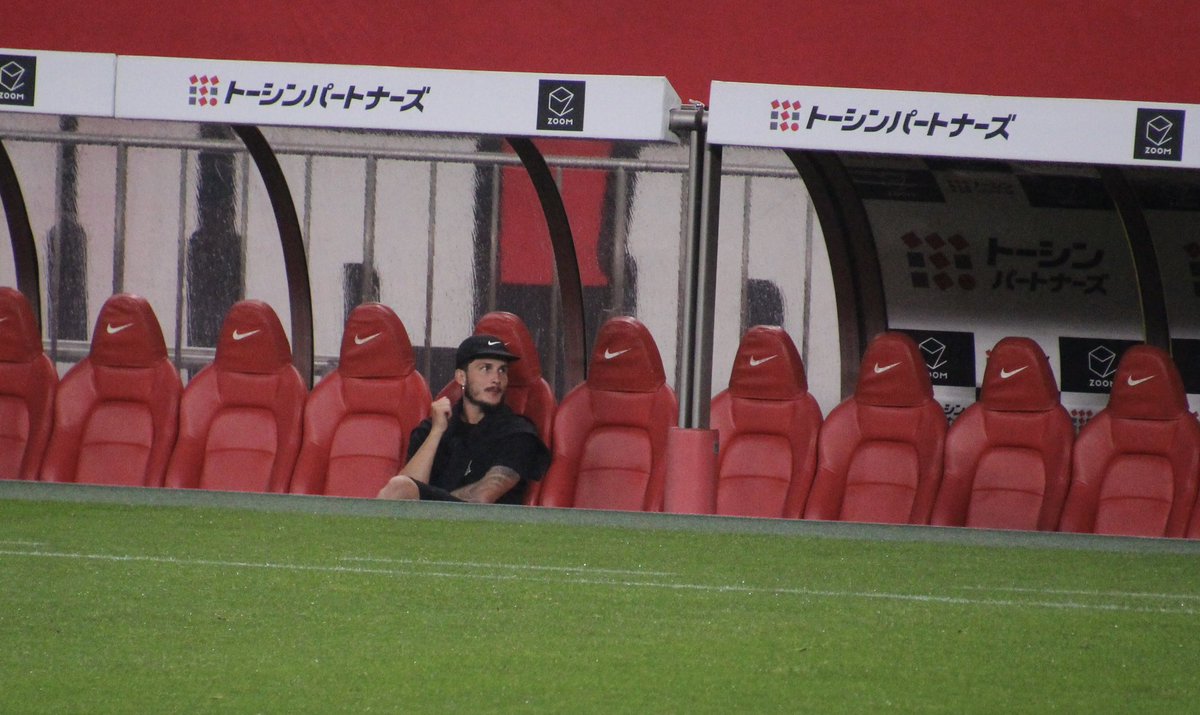 msurw_1330's tweet photo. ベンチにボザいた https://t.co/BEhRpMvbKk