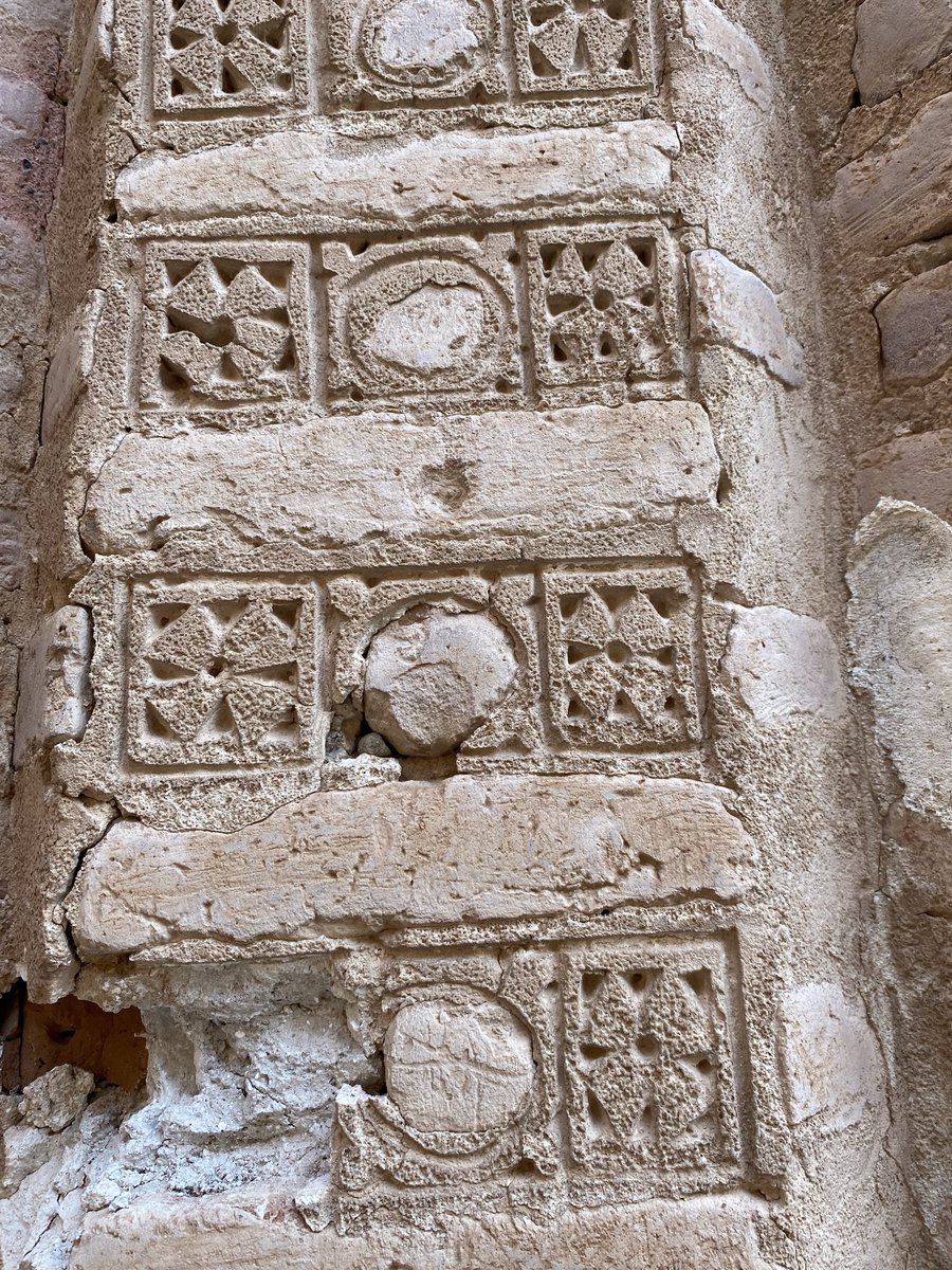 ProfDrTellioglu's tweet photo. Kemah kümbetlerinin duvarlarını süsleyen semboller Türk kültürünün binlerce yıllık izlerini günümüze taşıyor. https://t.co/UswRKyDKM6