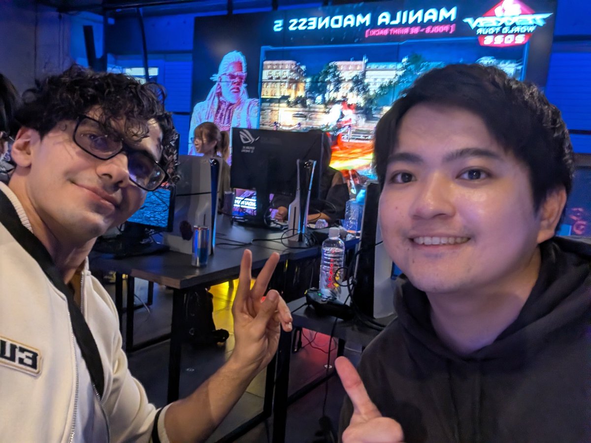 Momo_Dawg's tweet photo. Very spontaneous Mishima meetup with @keisuke__0711 ⚡
Fighting him is so fun, he's too strong!

The Red Bull Gaming Sphere in Tokyo is so nice aswell, I'm really enjoying my time here 😊

Also nice meeting @Kayane and playing sets for the first time, everyone here is so strong!! https://t.co/gLnS2H53YY