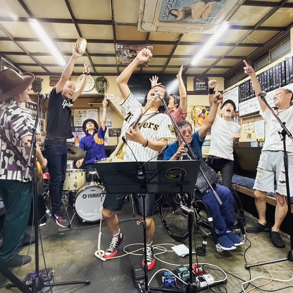 ketchy167's tweet photo. 9月13日 十三 富五郎94周年 ライブ
ＰＡシステム 担当と口石＆マウストーンズで出演。 共演のウルフルけいすけ さん率いる けいすけ団地 酒井ヒロキ 藤本タカシ ご機嫌のメンバーで最高のイベントになりました。関係したすべての方に感謝です！来年もできればいいなぁ～ https://t.co/mKcrMwMaZJ