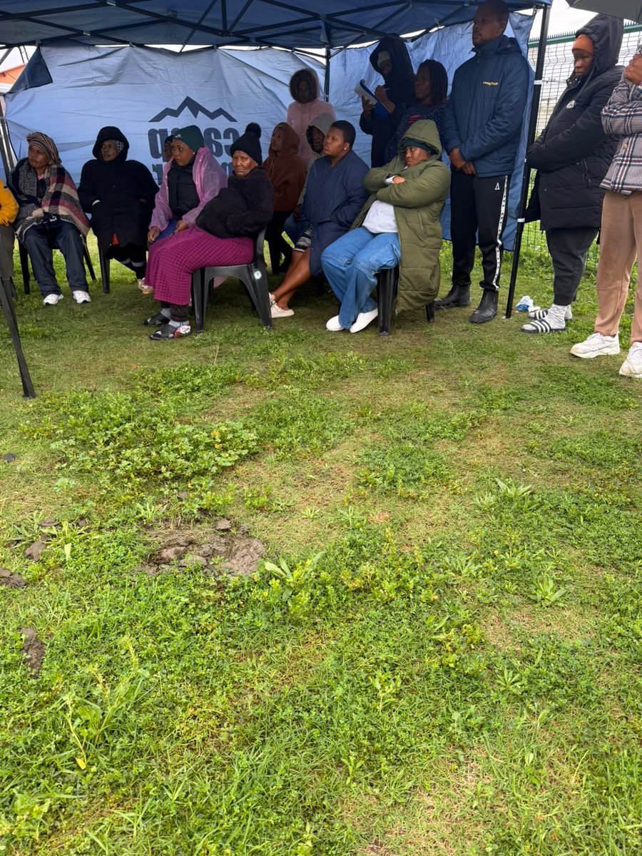 DAEasternCape's tweet photo. Listening to the community in Motherwell
Cllr Mafumana met with residents in Ward 56, Motherwell, to engage directly with the community, hear their concerns and discuss the issues affecting residents.
#DA #GetSouthAfricaWorking #NMB #Motherwell #Ward56 #bluesaturday https://t.co/4gOPHgLVZH