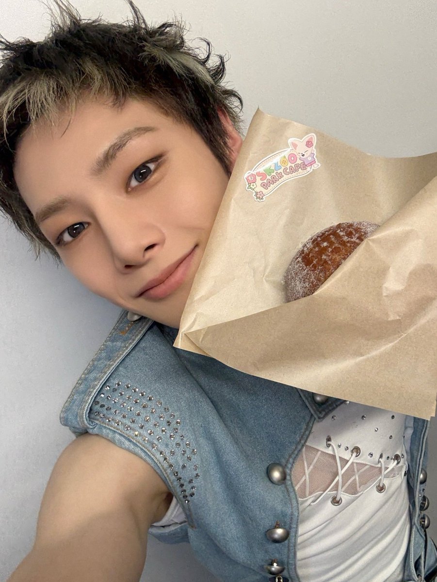 top_ayen's tweet photo. ⠀ ⠀ ⠀⋆｡‧˚ʚ prettiest oreo boy ɞ˚‧｡⋆ https://t.co/jVAtpQufIt