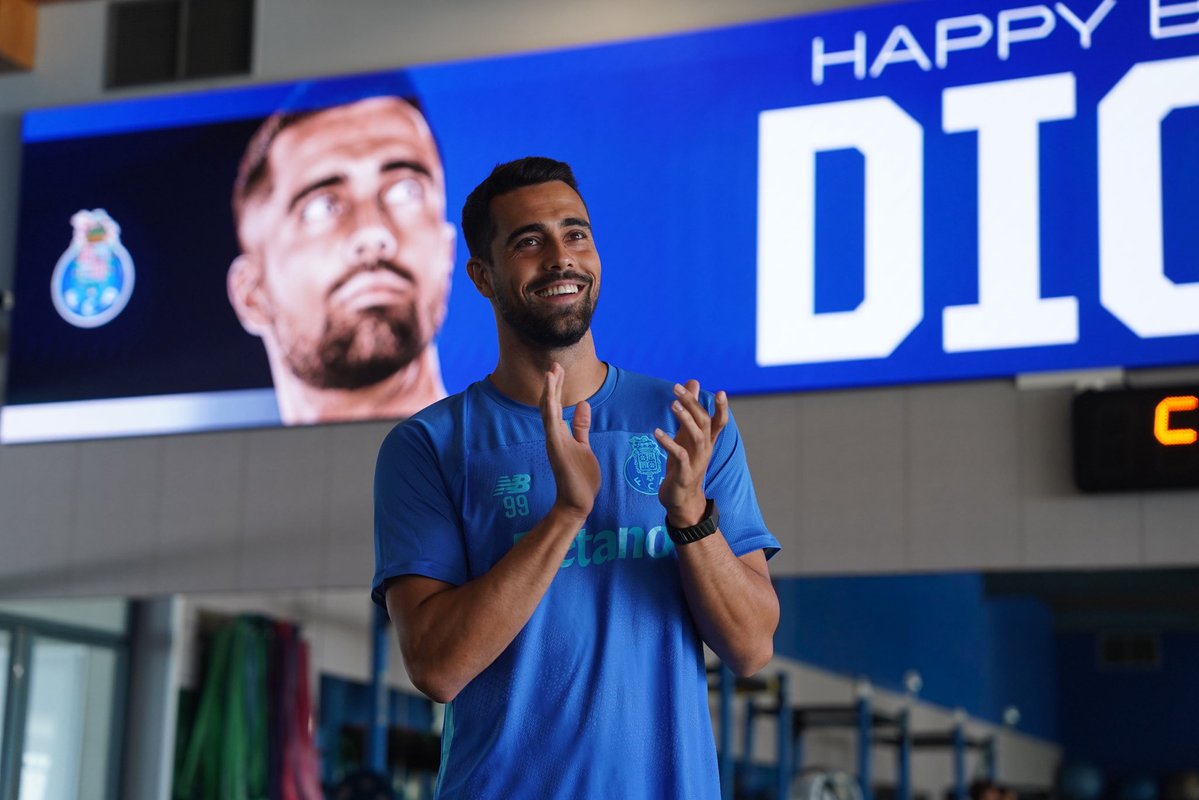 FCPorto's tweet photo. O dia do nosso 99 💙 https://t.co/ZdwmELZHeh