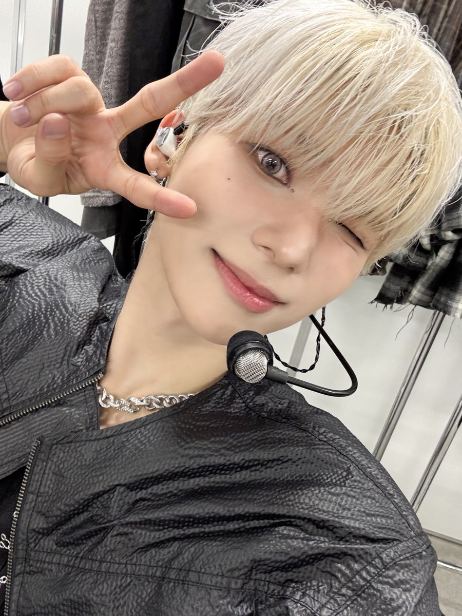 nSSign_official's tweet photo. [ #도하 ] 마치 된 것 같아 손오공🙊

#nSSign #엔싸인 #エンサイン #DOHA https://t.co/UwvfyUrFrR