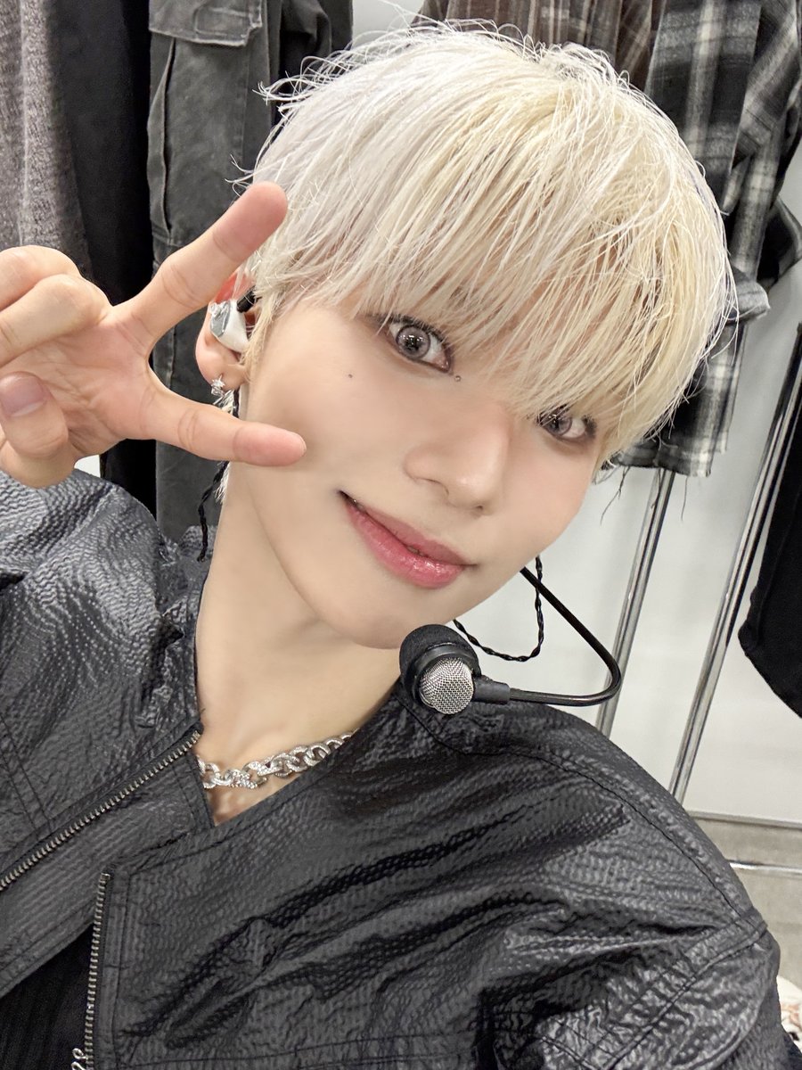 nSSign_official's tweet photo. [ #도하 ] 마치 된 것 같아 손오공🙊

#nSSign #엔싸인 #エンサイン #DOHA https://t.co/UwvfyUrFrR