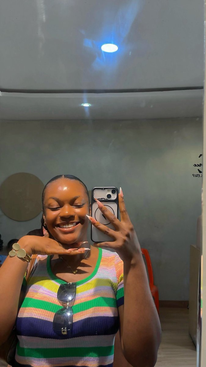 IddyJosephh's tweet photo. Waking up to beautiful 300 followers 🥹🤭

Thank you so much and welcome to this creative space ❤️😌 https://t.co/0JKoHkK6BI